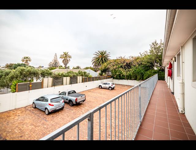 1 BEDROOM APARTMENT FOR SALE IN WAVES EDGE